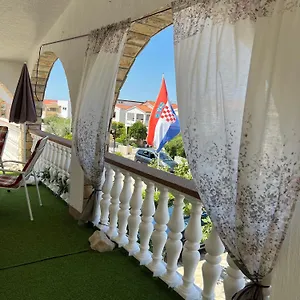 Apartman Tunja, Vir