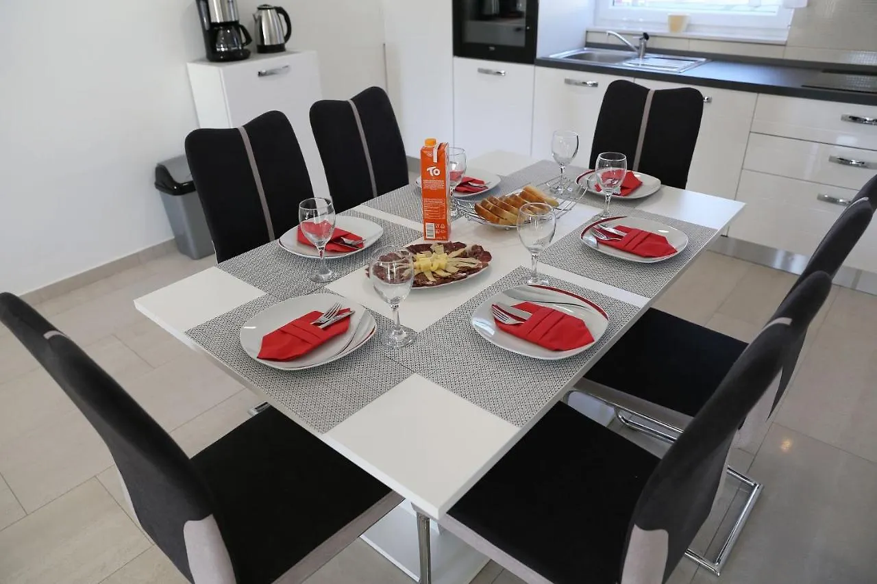 Apartments Lisac Vir