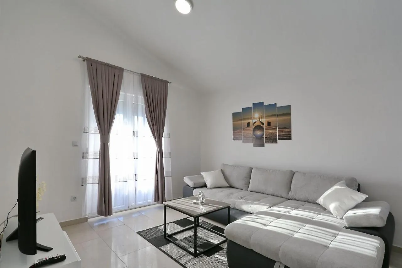 Apartments Lisac Vir