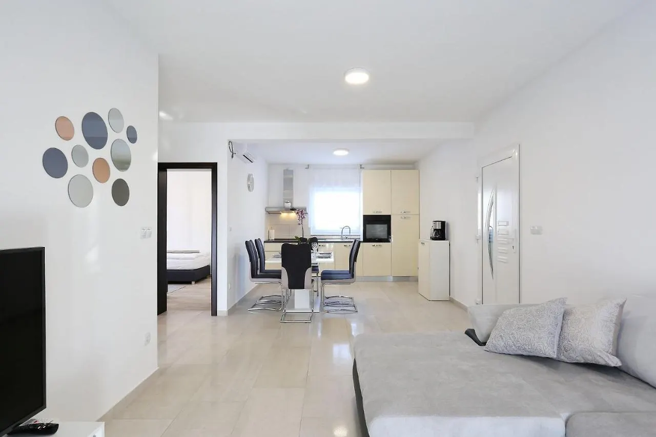 Apartments Lisac Vir Kroatien