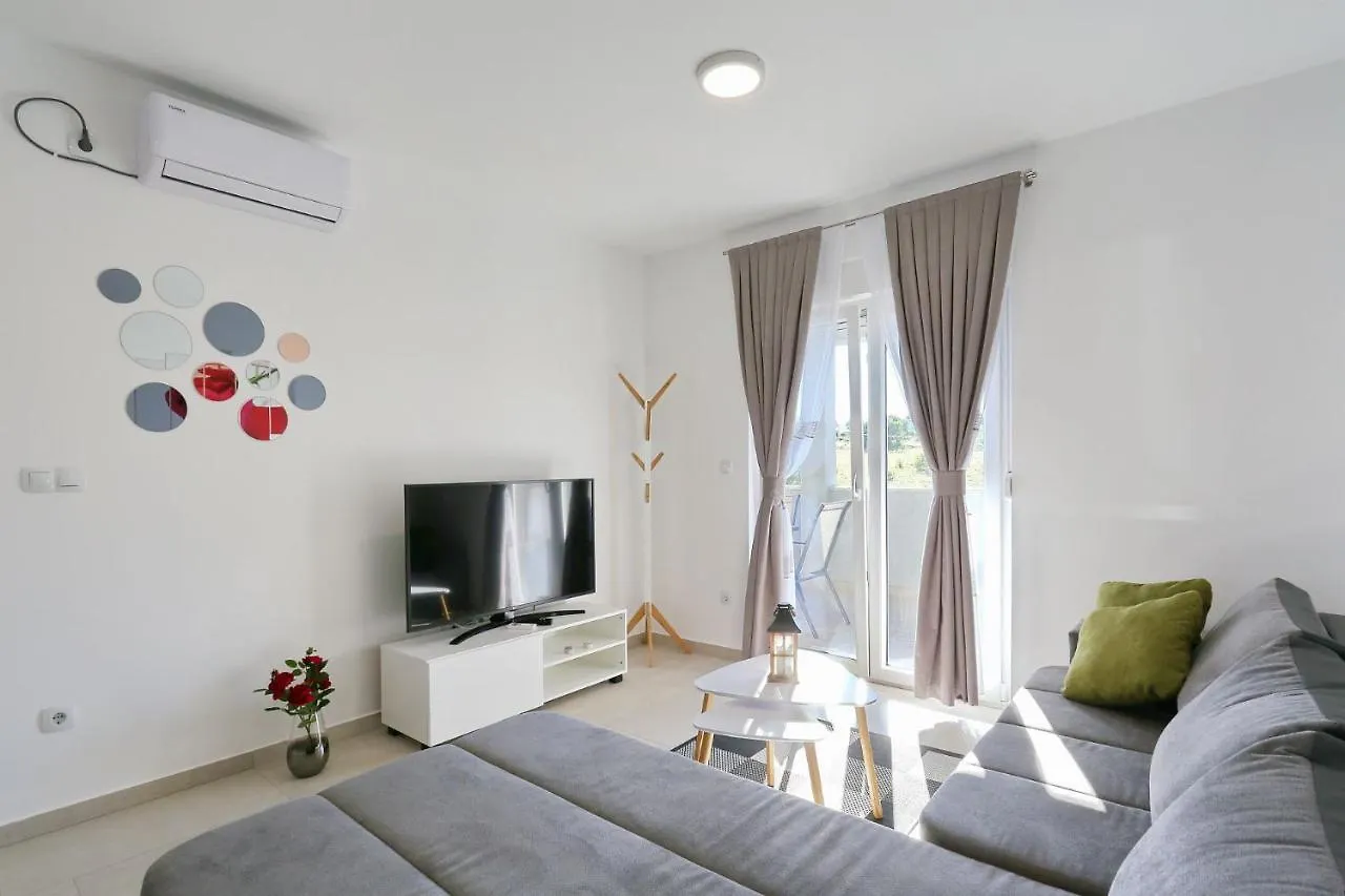 Apartments Lisac Vir