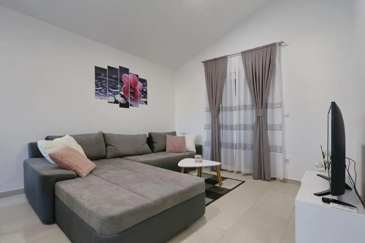 Apartments Lisac Vir Kroatien