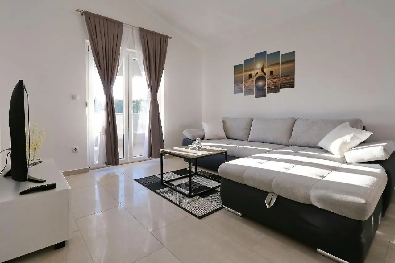 Apartments Lisac Vir