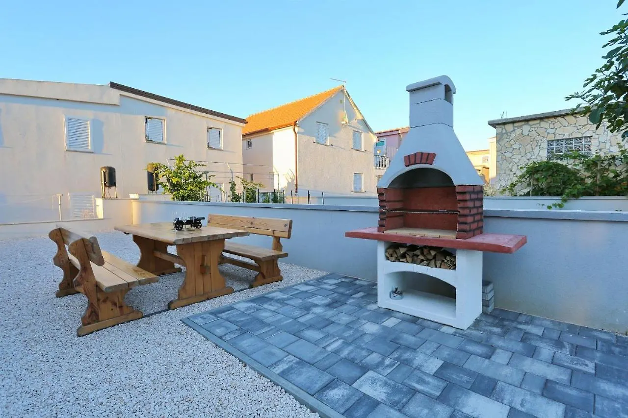 Apartments Lisac Vir