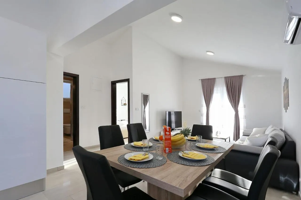 Apartments Lisac Vir