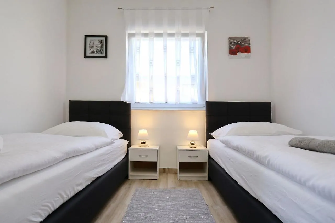 Apartments Lisac Vir