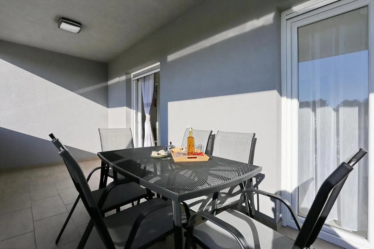 Apartments Lisac Vir