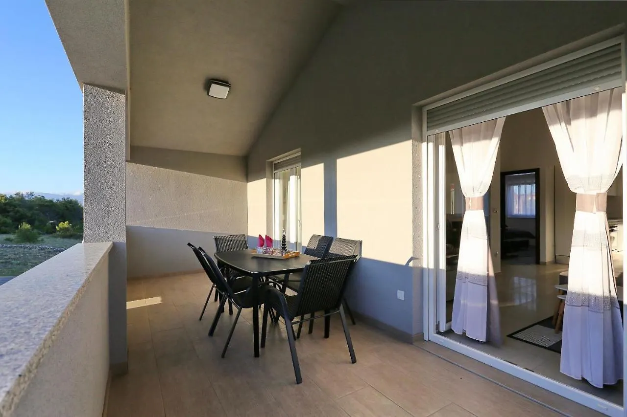 Apartments Lisac Vir Kroatien