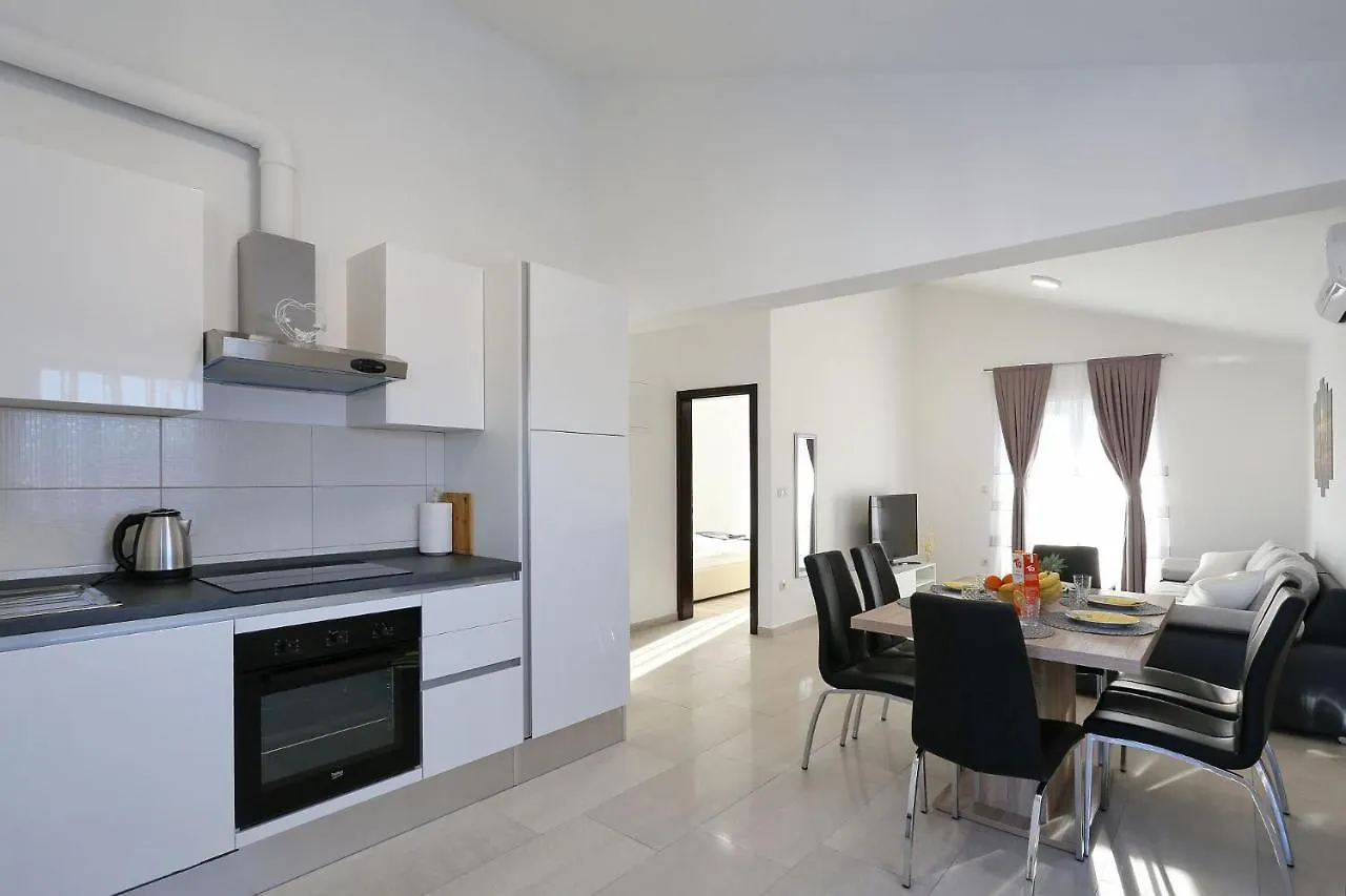 Apartments Lisac Vir