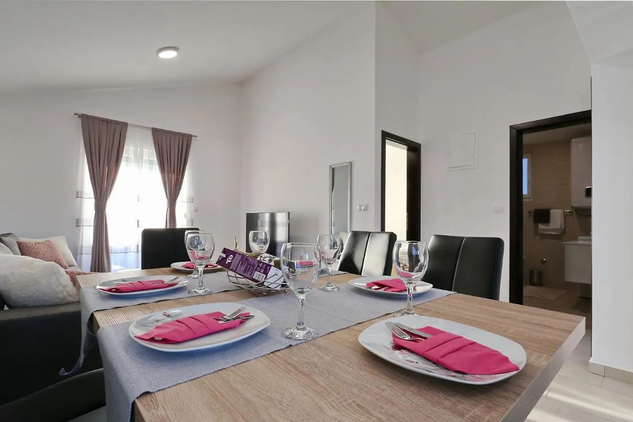 Apartments Lisac Vir Kroatien