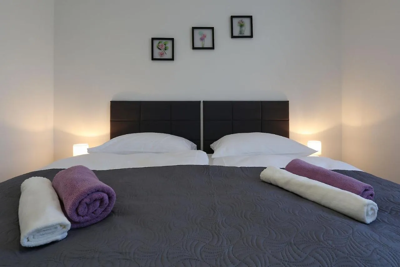 Apartments Lisac Vir