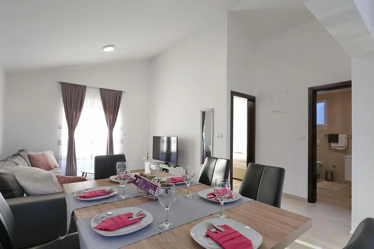 Apartments Lisac Vir Kroatien
