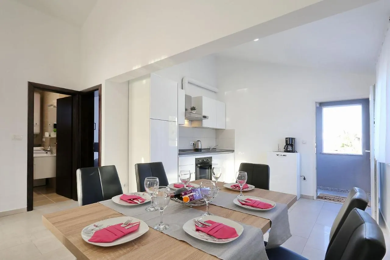 Apartments Lisac Vir 0*,  Kroatien